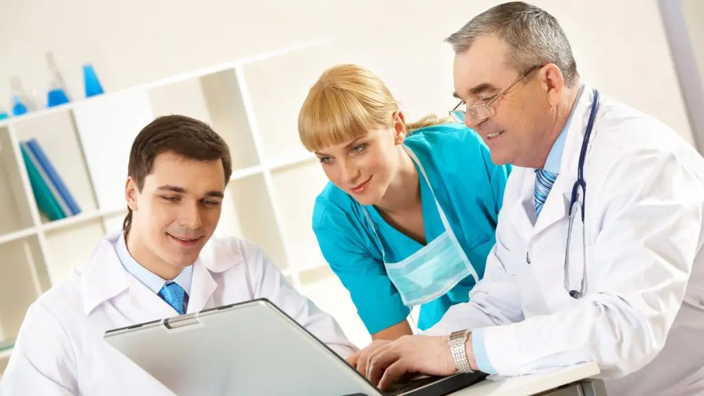 ¿Como usar un portal empleo salud para encontrar ofertas de trabajo en hospitales en Espana x